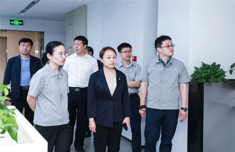 2023年5月15日，河北建材职业技术学院党委书记张明莉一行到918博天堂北京集团进行校企合作交流。